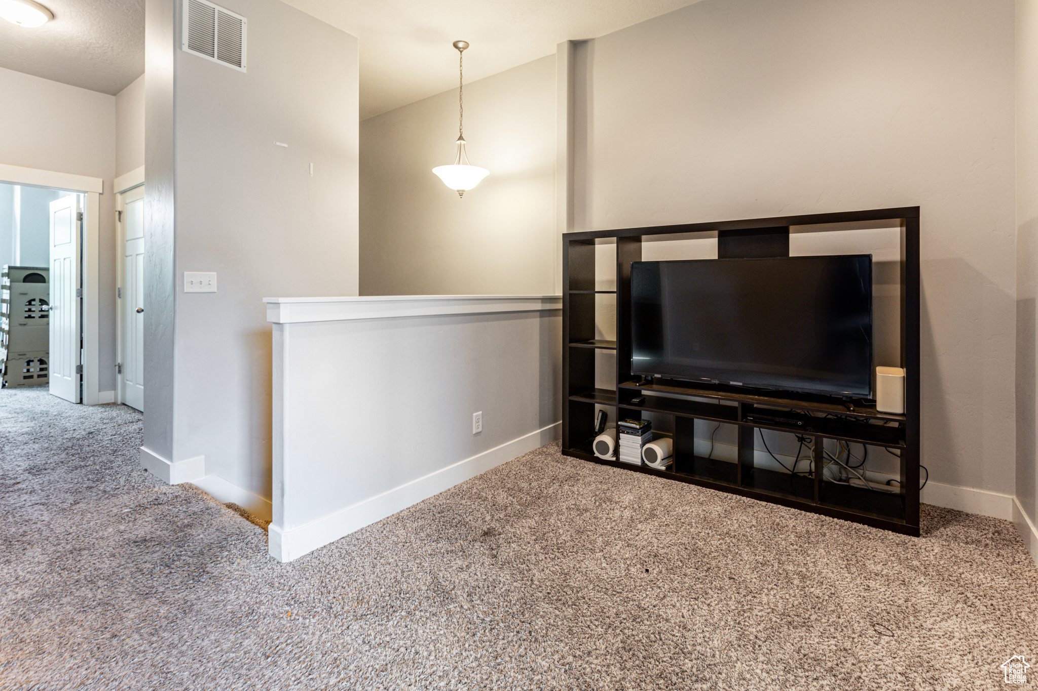 West Jordan, Utah 84081, United States, 3 Bedrooms Bedrooms, ,2 BathroomsBathrooms,Residential,Pending,49241