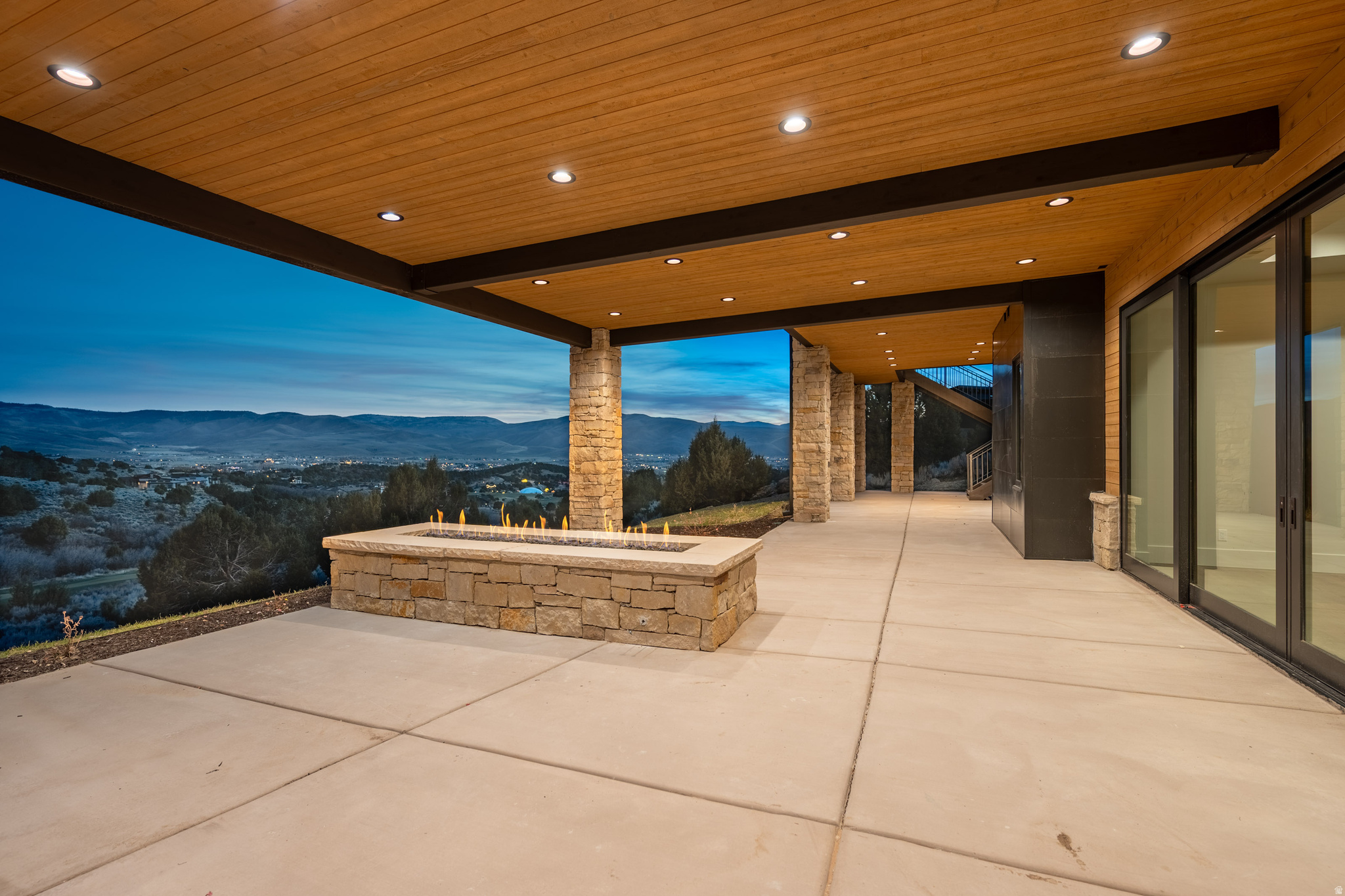 RED LEDGES - Residential