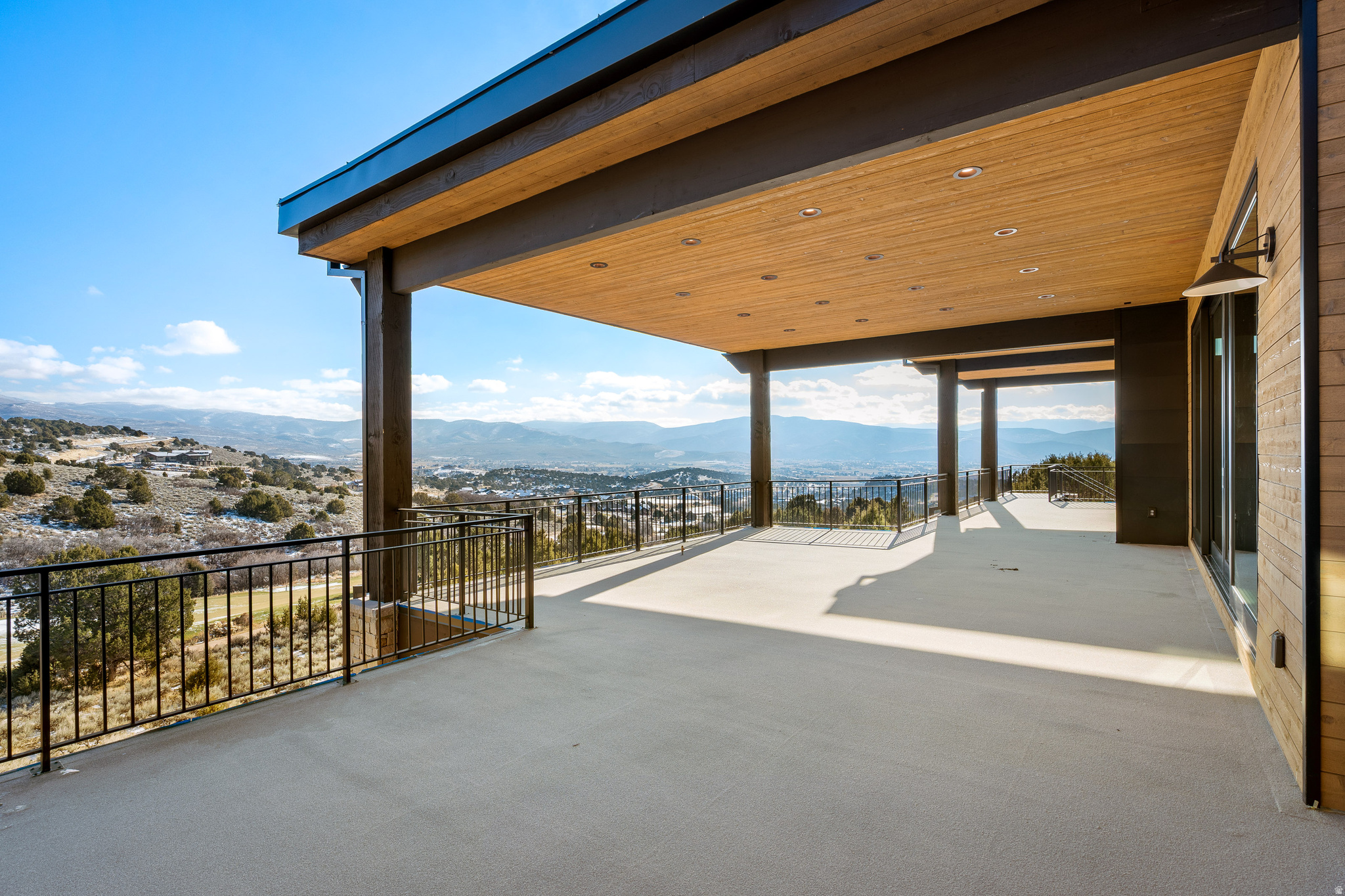 RED LEDGES - Residential