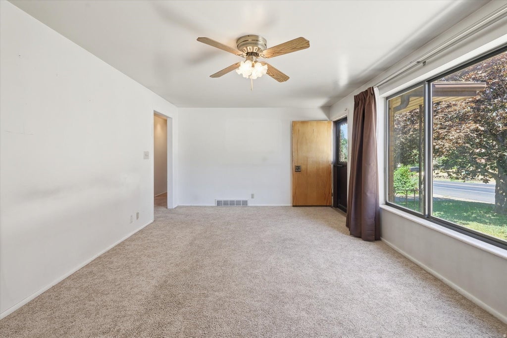 Photo of 555 W 300 N, Clearfield, UT 84015 (MLS # 2166777)