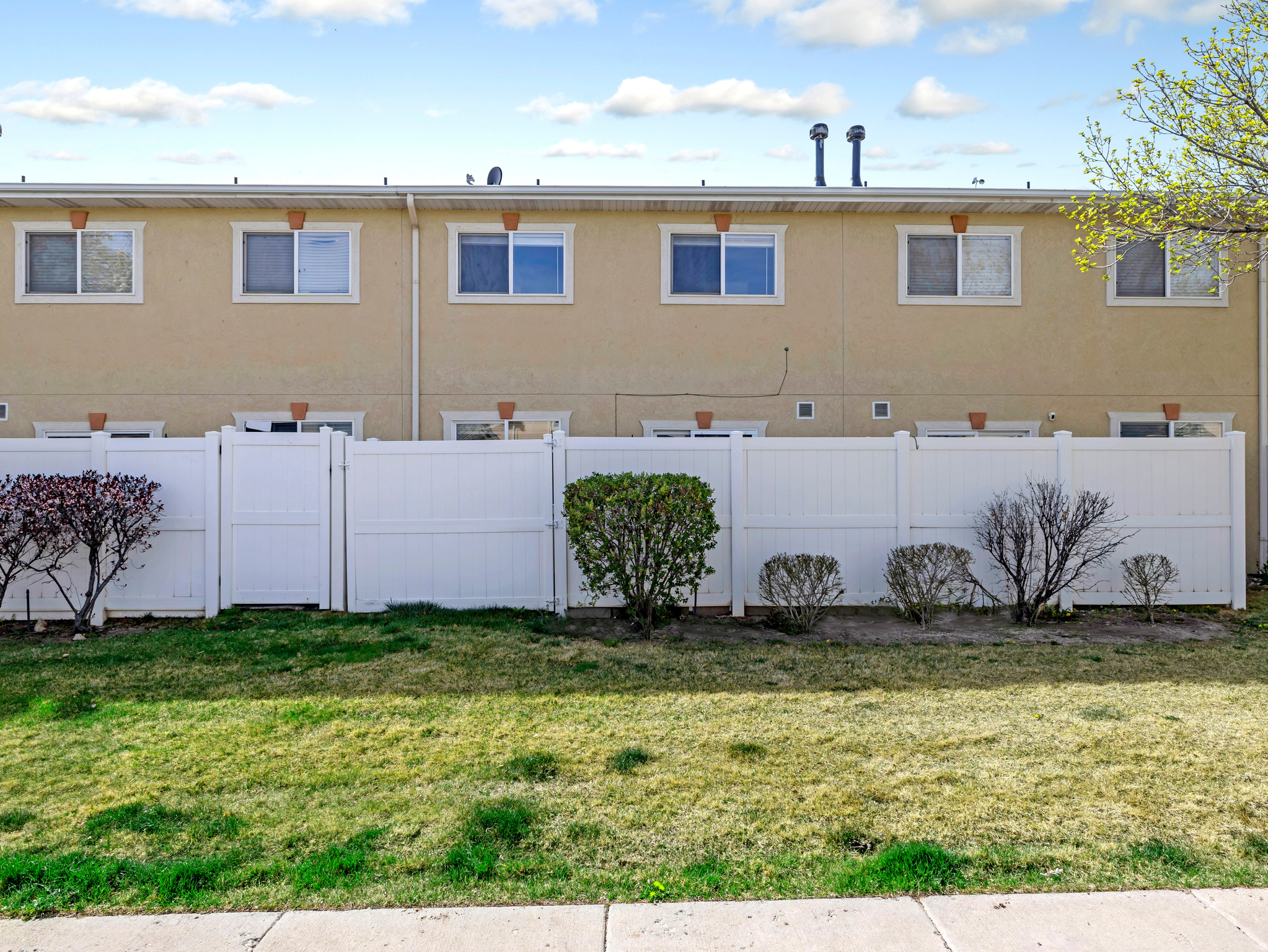 TUSCANY TOWNHOMES PH - Residential