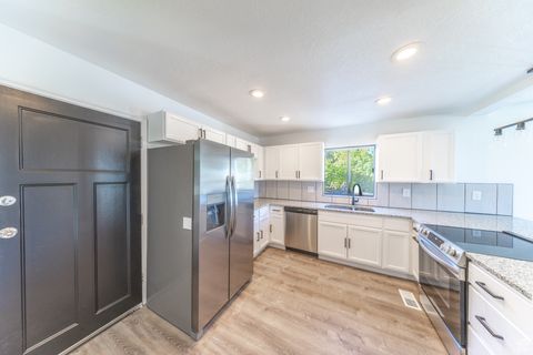 Tiny photo for 175 ROSS DR, Clearfield, UT 84015 (MLS # 2115419)