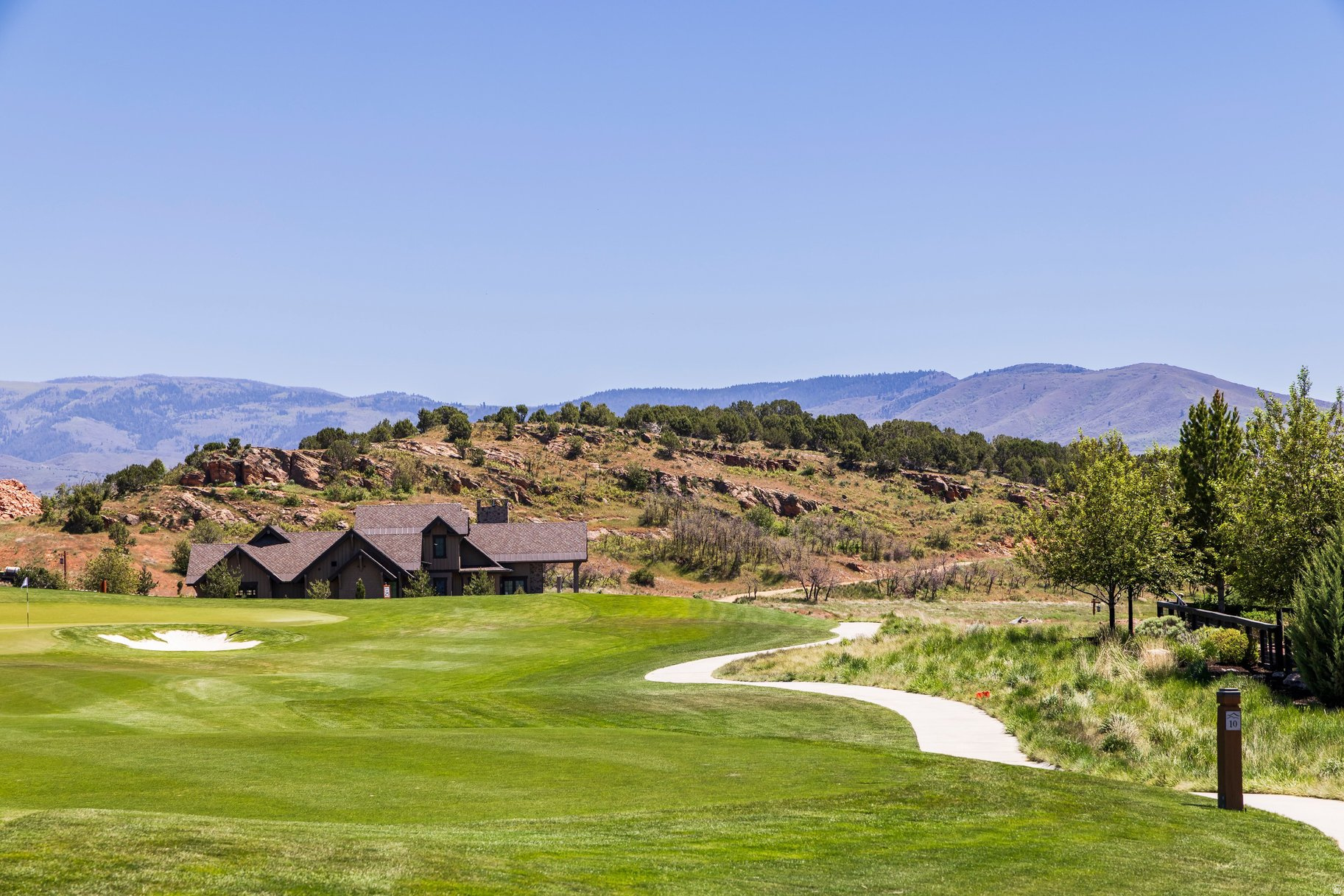 RED LEDGES - Land