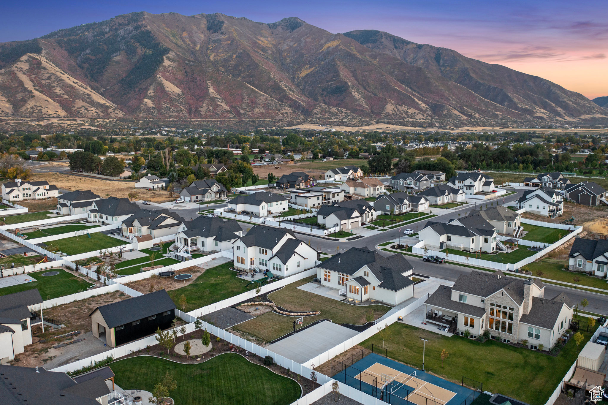 WHITING FARMS - Residential