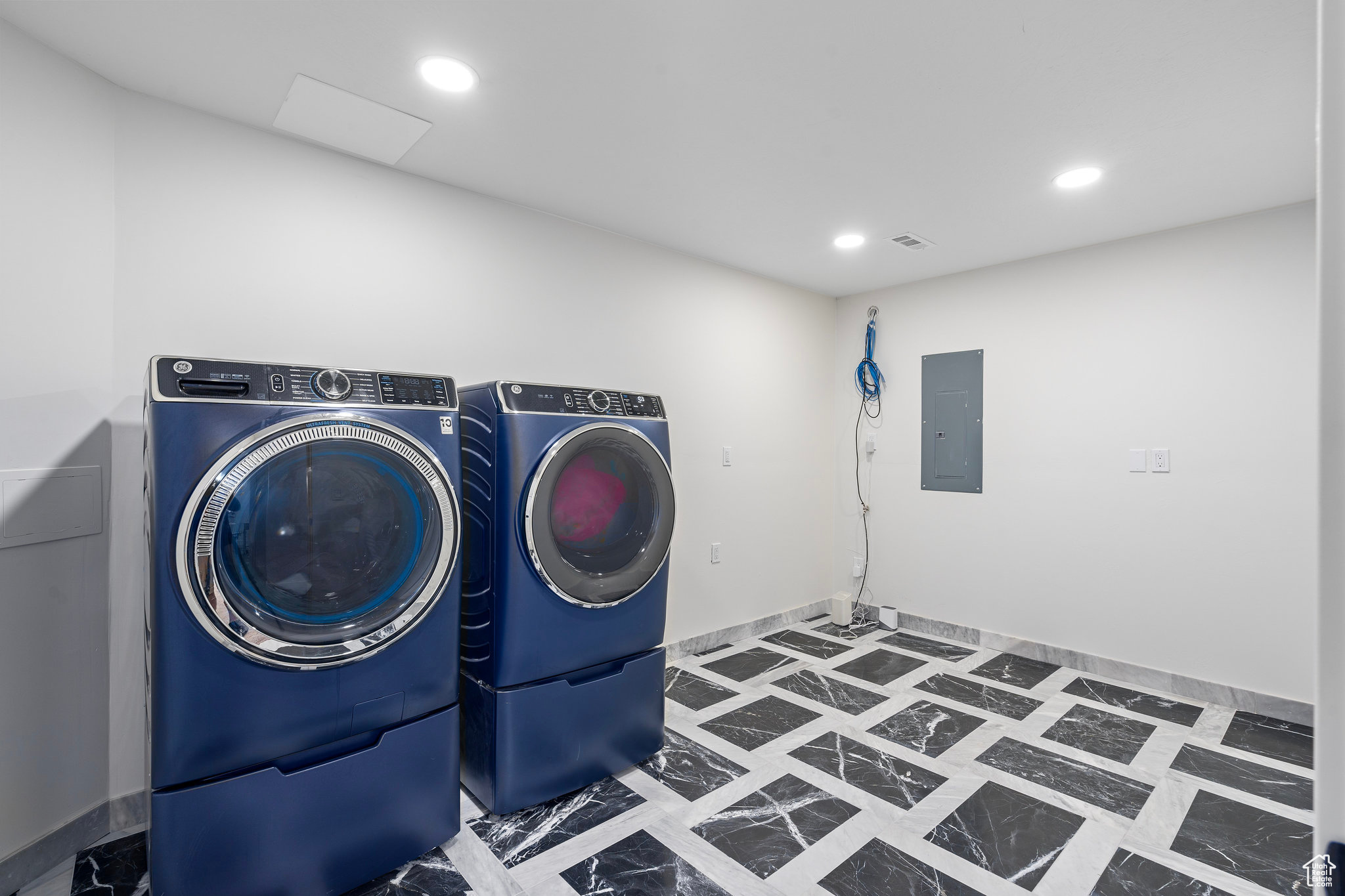 WHITING FARMS - Residential