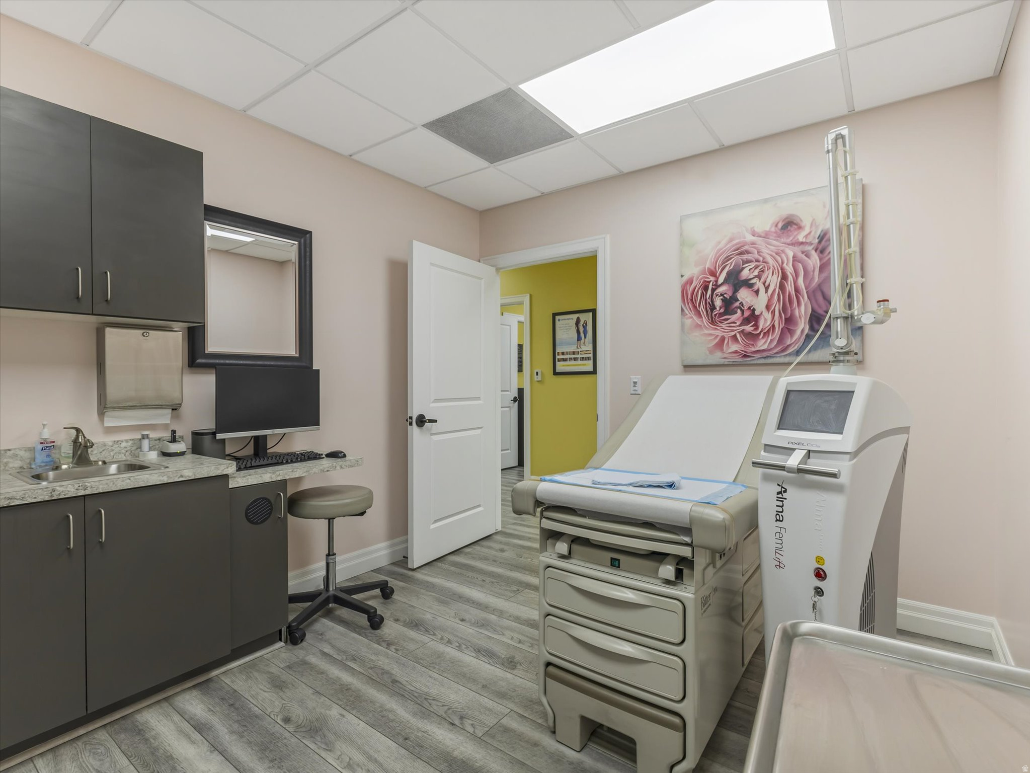 ROCKWELL SQUARE - Commercial Sale