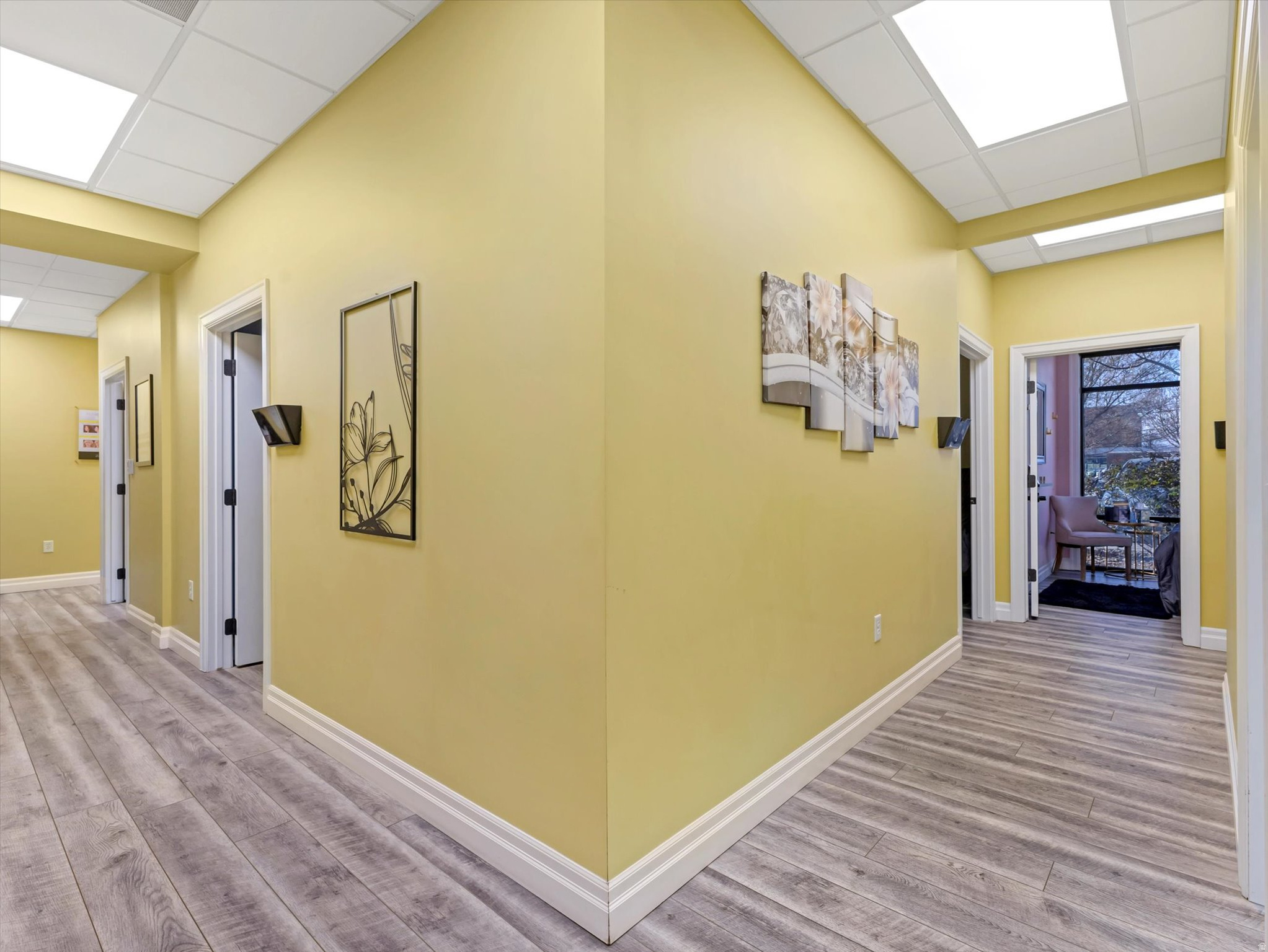 ROCKWELL SQUARE - Commercial Sale