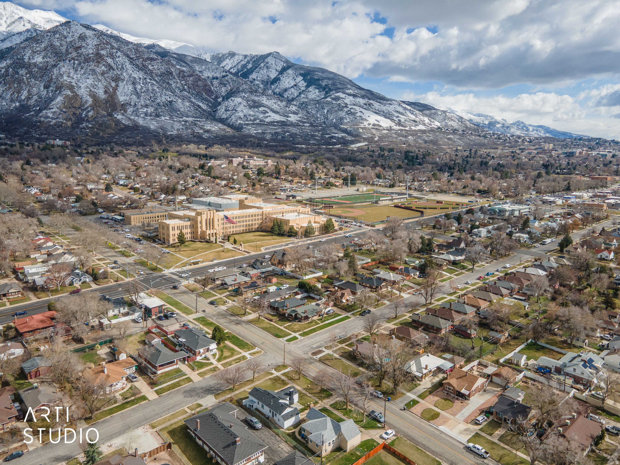 Main image without alt text