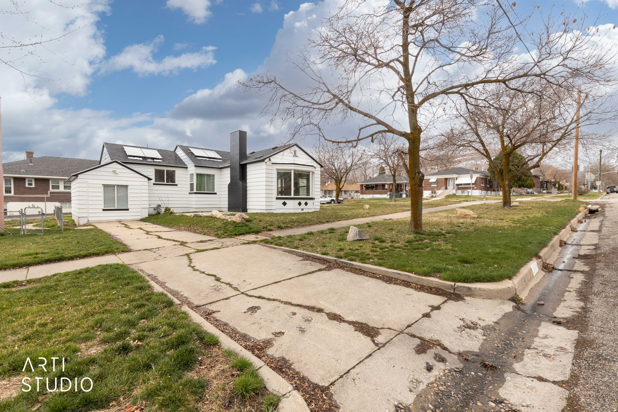 Main image without alt text