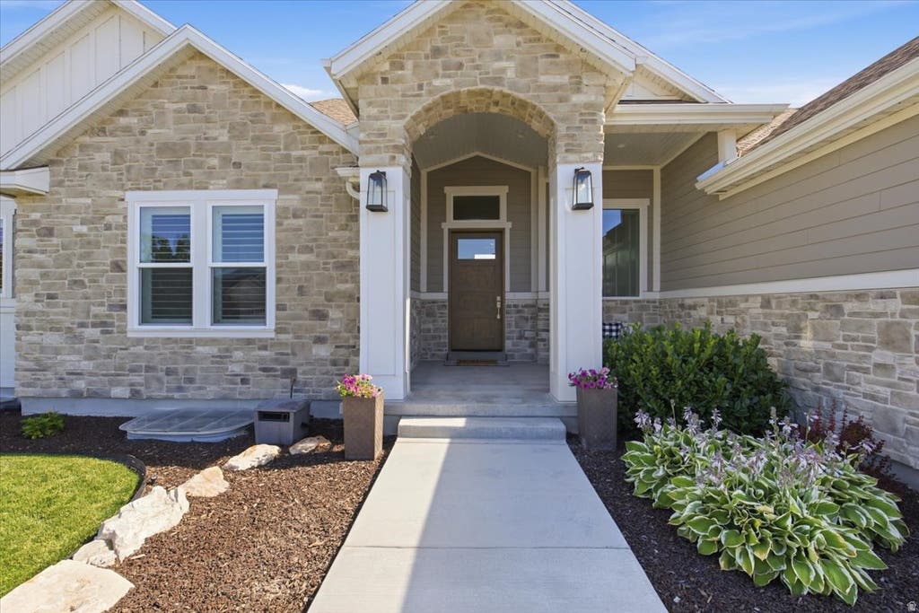 Photo of 21 PIER PL, Stansbury Park, UT 84074 (MLS # 2172141)
