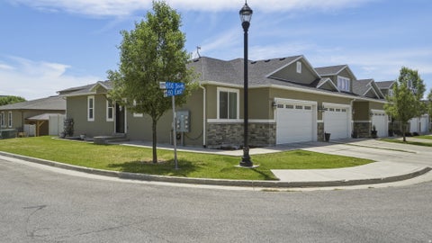 Townhouse For Sale - 144 E 650<br/> Cache County, Smithfield, UT 84335