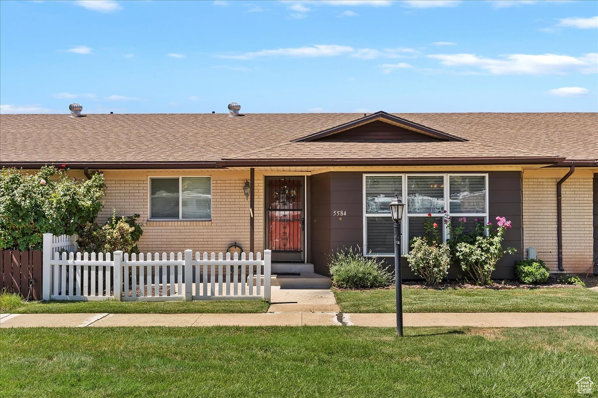 Immaculate and beautifully updated, this single-level condo offers 4 bedrooms and 3 bathrooms with a finished basement. Located in a highly desirable location close to all amenities, enjoy low-maintenance living with access to fantastic community features including a sparkling pool, pickleball courts, BBQ area, playground, and picnic space-perfect for relaxation and recreation. Square footage figures are provided as a courtesy estimate only and were obtained from county records . Buyer is advised to obtain an independent measurement.