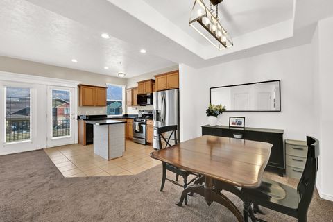 Tiny photo for 864 N FARMINGTON XING W, Farmington, UT 84025 (MLS # 2134641)