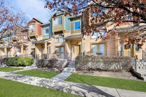 Tiny photo for 864 N FARMINGTON XING W, Farmington, UT 84025 (MLS # 2134641)