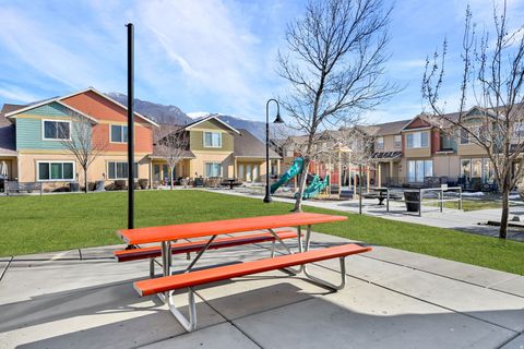 Tiny photo for 864 N FARMINGTON XING W, Farmington, UT 84025 (MLS # 2134641)