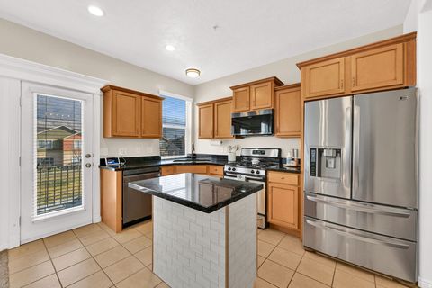 Tiny photo for 864 N FARMINGTON XING W, Farmington, UT 84025 (MLS # 2134641)