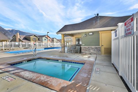 Tiny photo for 864 N FARMINGTON XING W, Farmington, UT 84025 (MLS # 2134641)