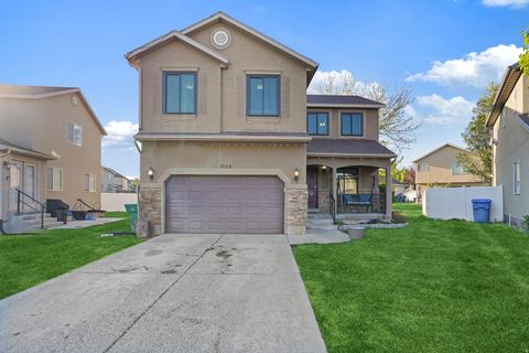 Photo of 3528 W NEWLAND LOOP #9 Loop N, Lehi, UT 84043 (MLS # 2151793)
