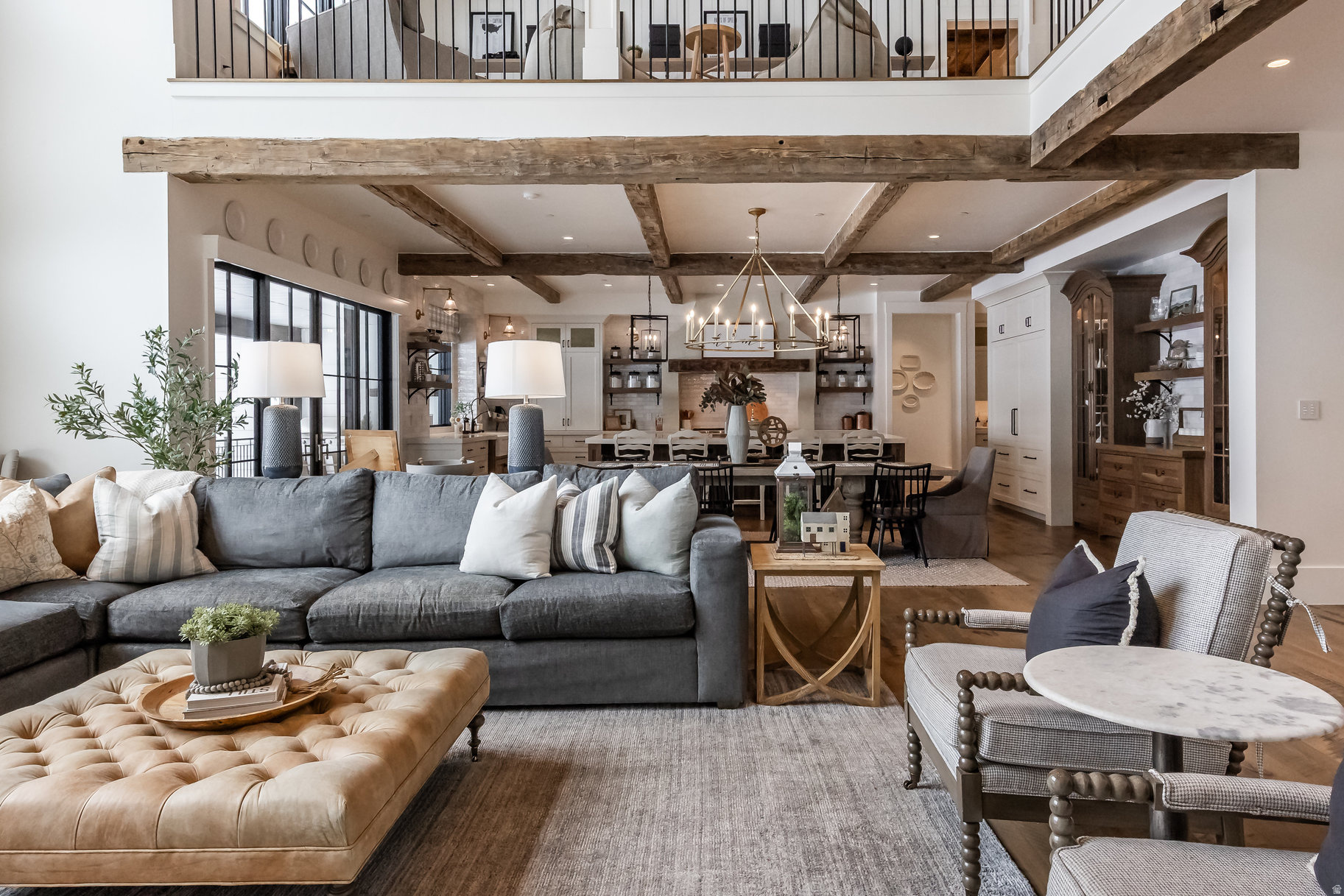 WOODLAND HILLS - Residential