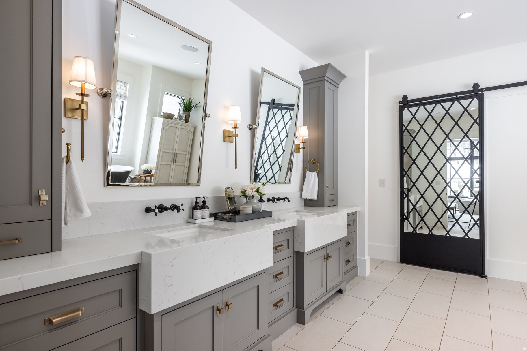 WOODLAND HILLS - Residential