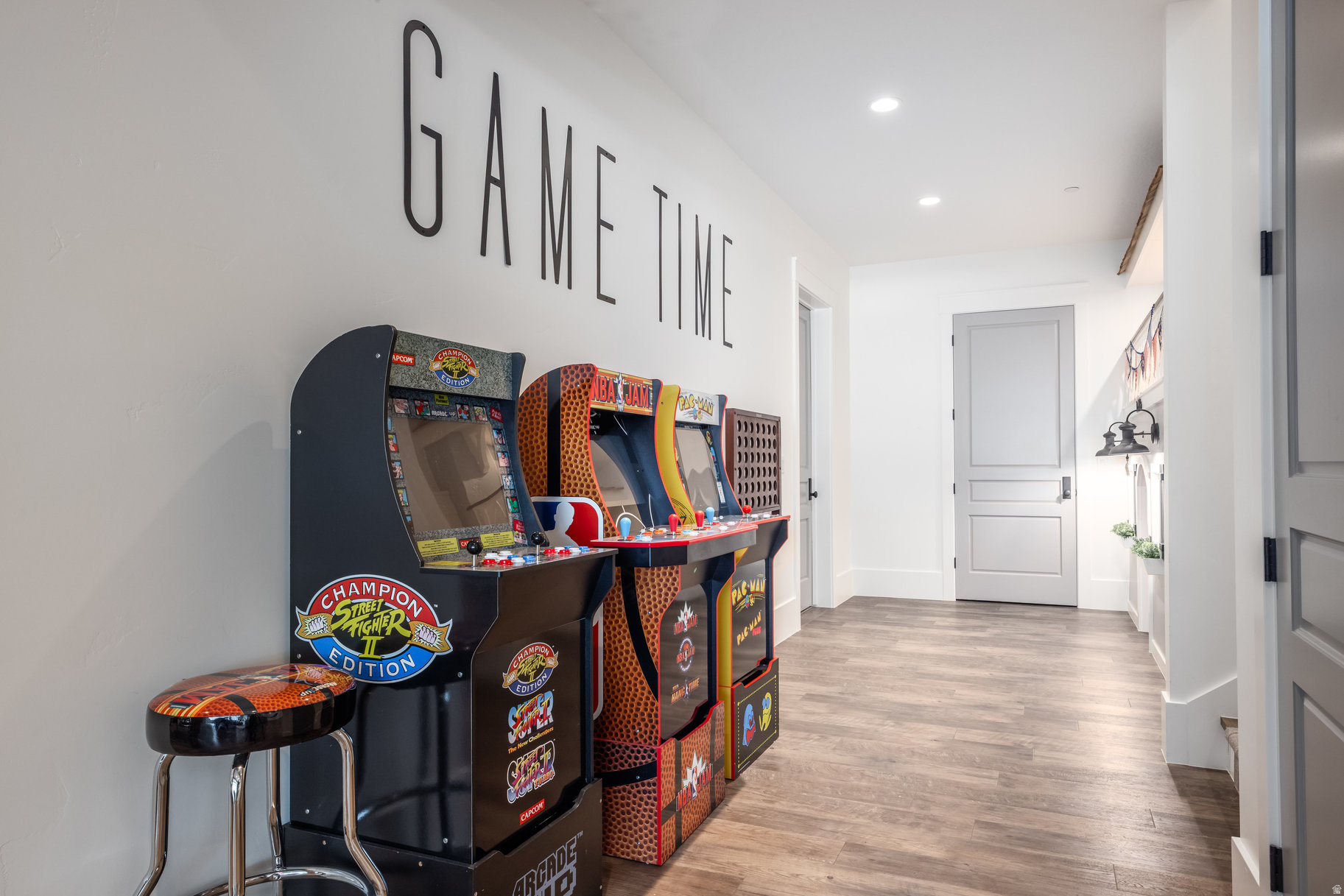 WOODLAND HILLS - Residential