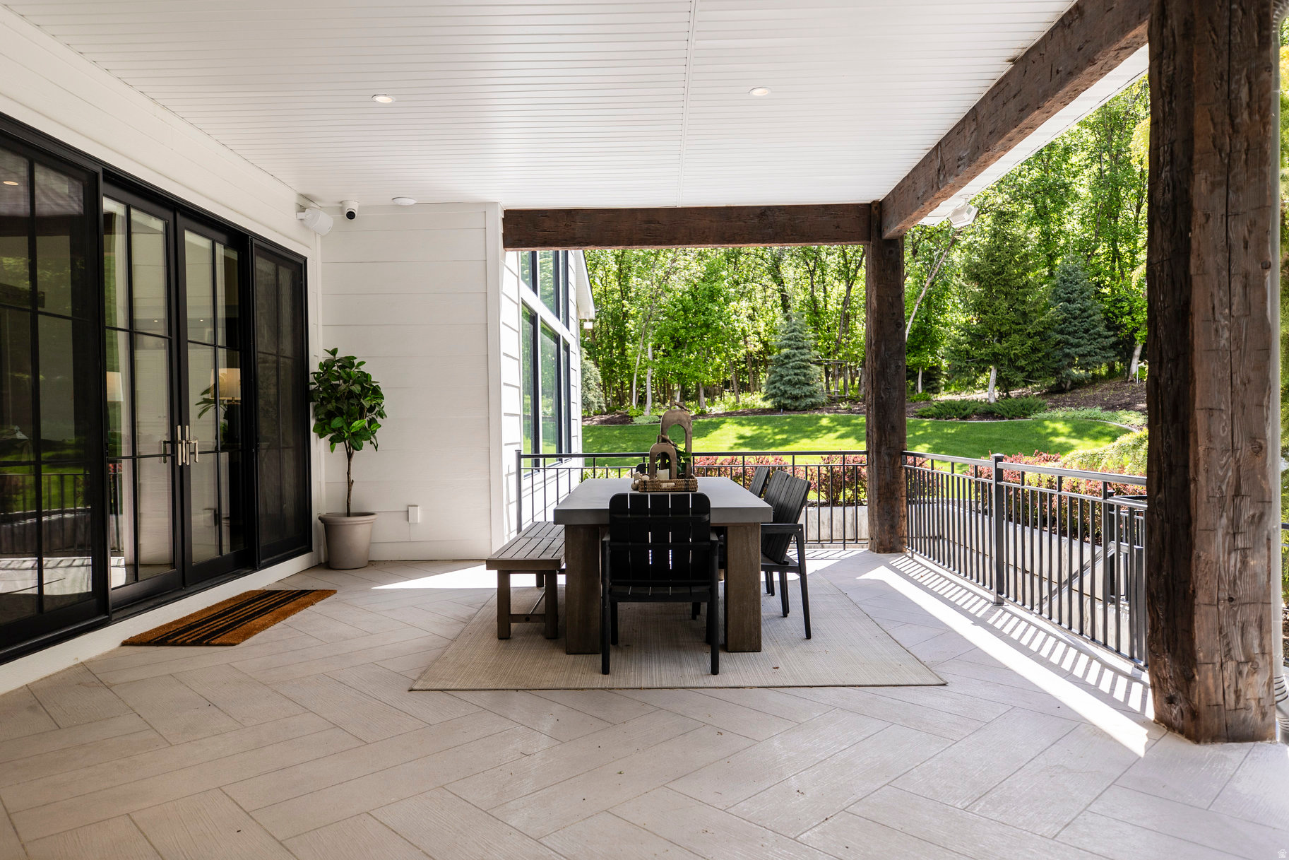 WOODLAND HILLS - Residential