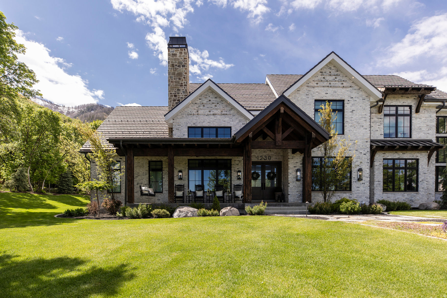 WOODLAND HILLS - Residential