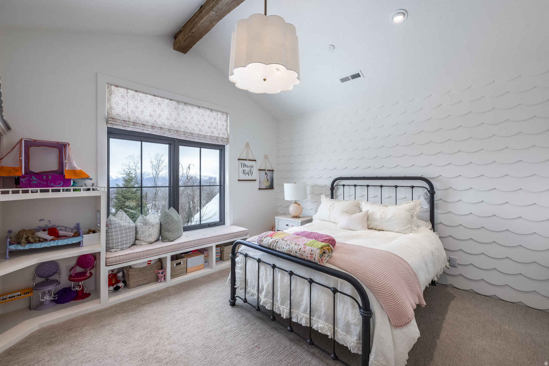 WOODLAND HILLS - Residential