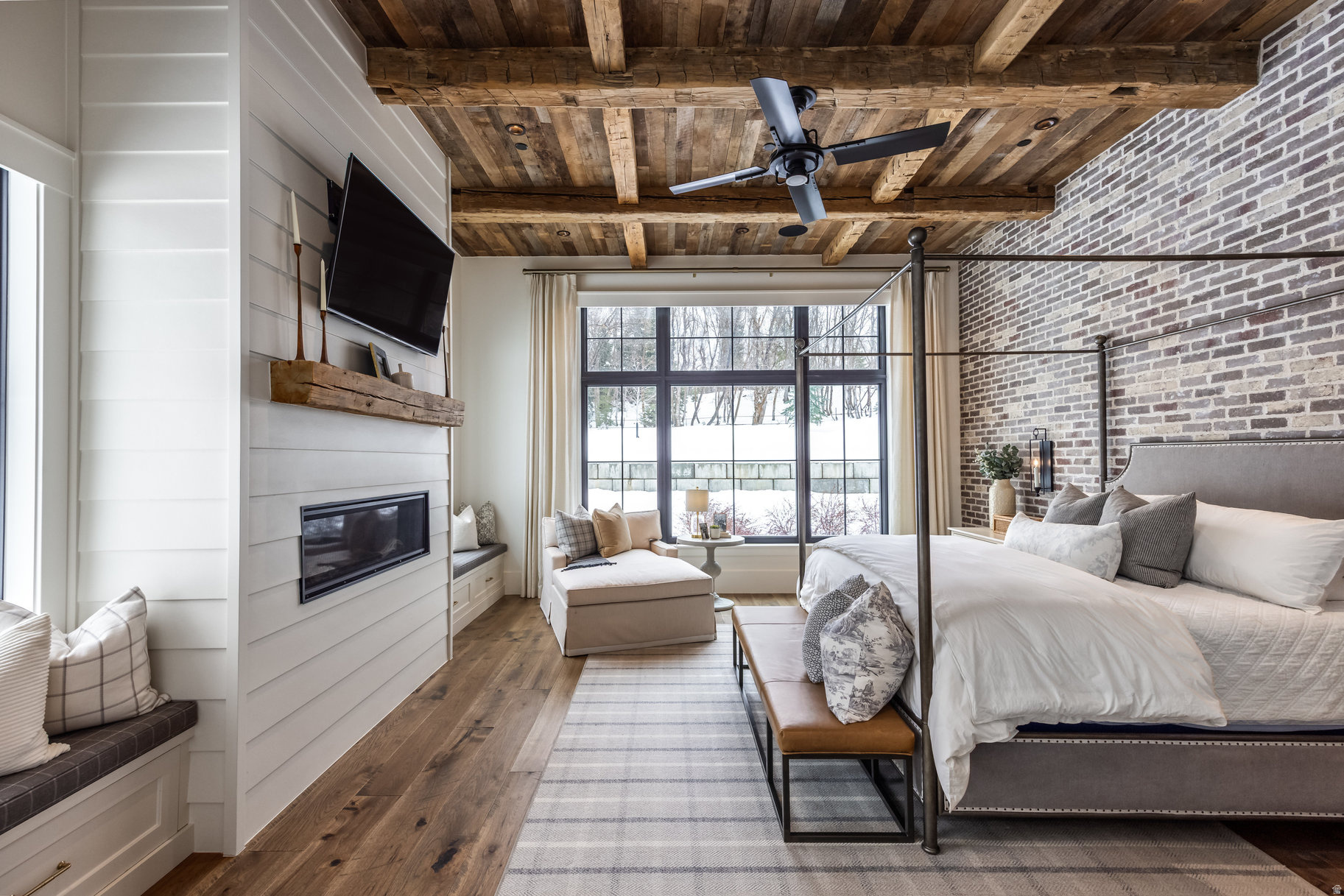 WOODLAND HILLS - Residential