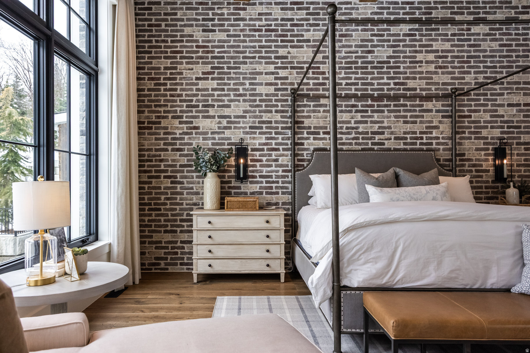 WOODLAND HILLS - Residential