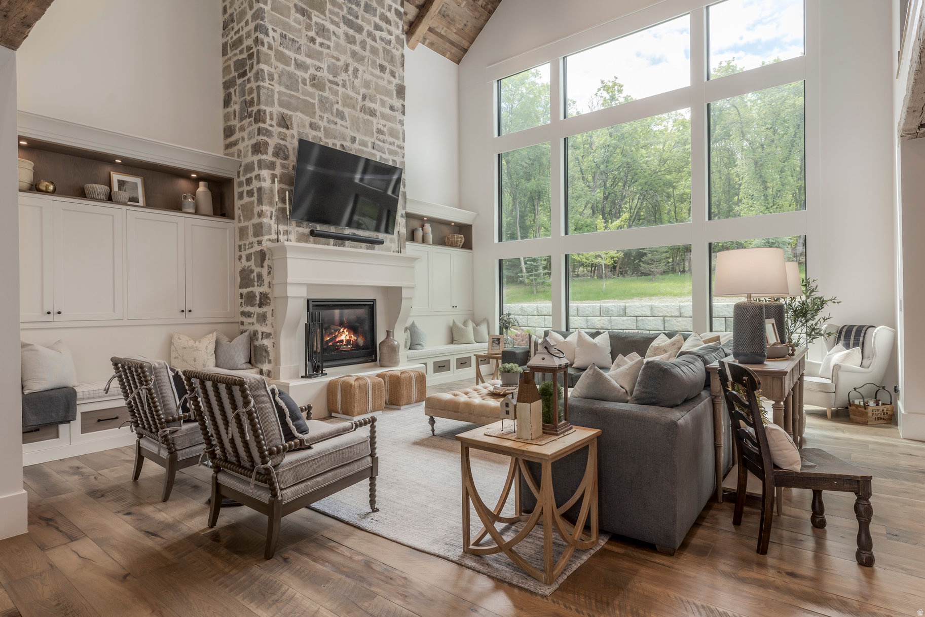 WOODLAND HILLS - Residential