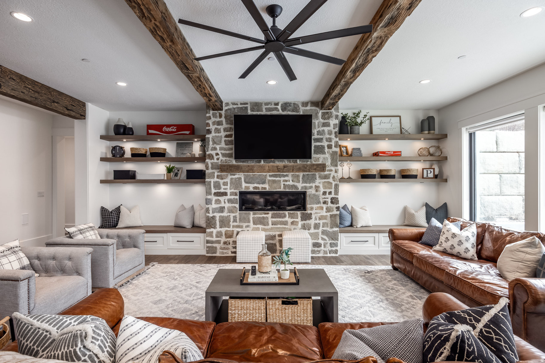 WOODLAND HILLS - Residential