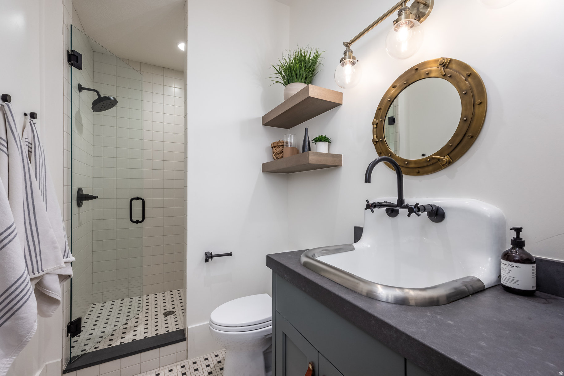 WOODLAND HILLS - Residential