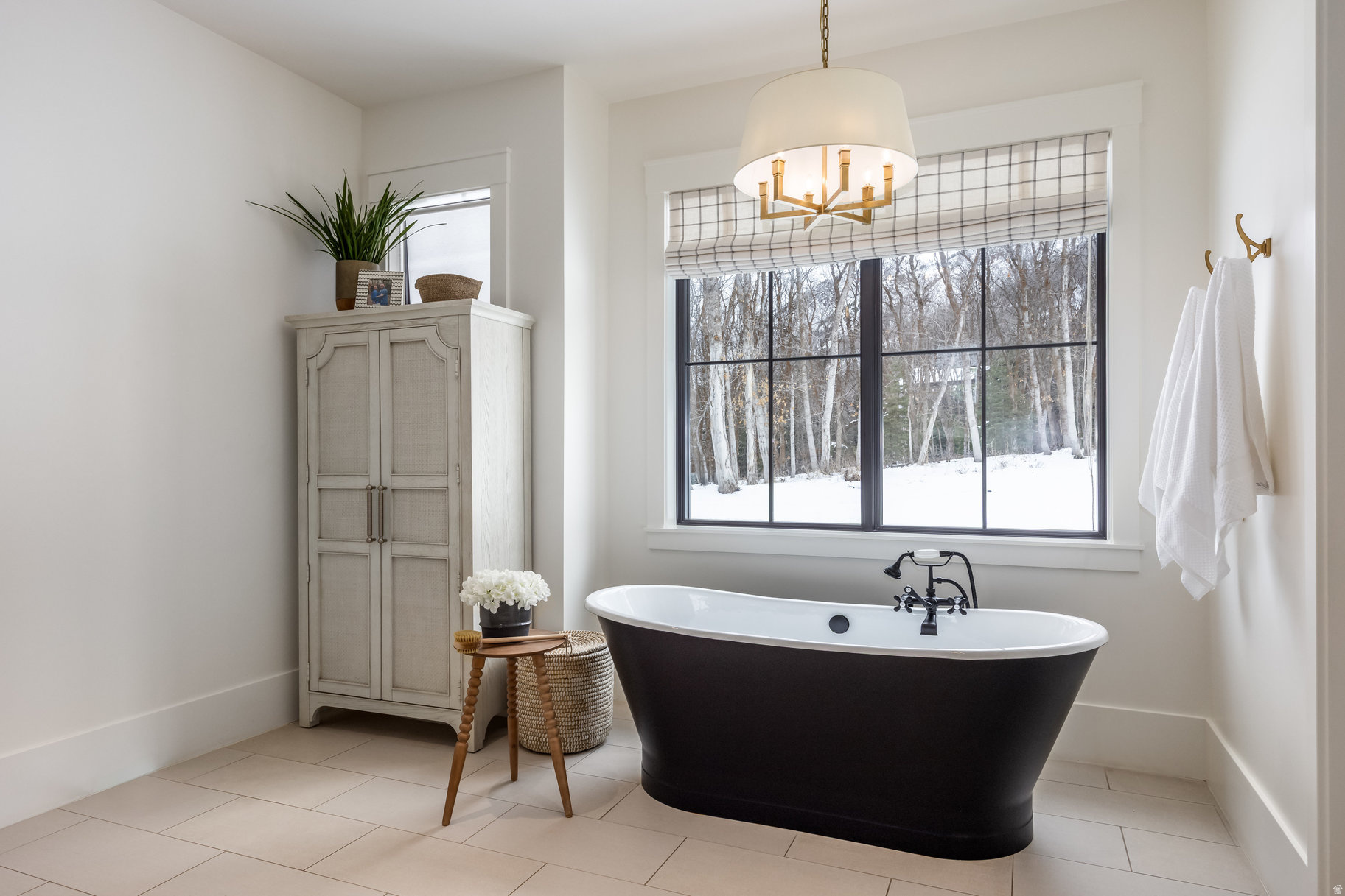 WOODLAND HILLS - Residential