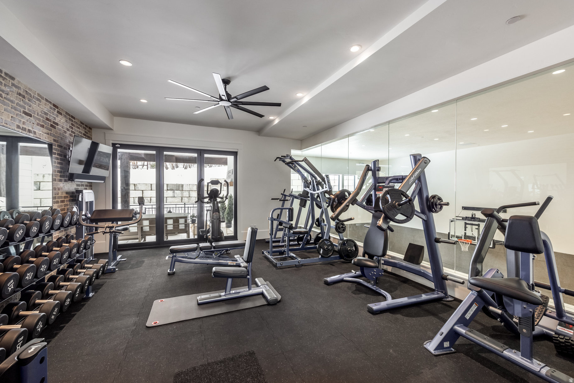 WOODLAND HILLS - Residential