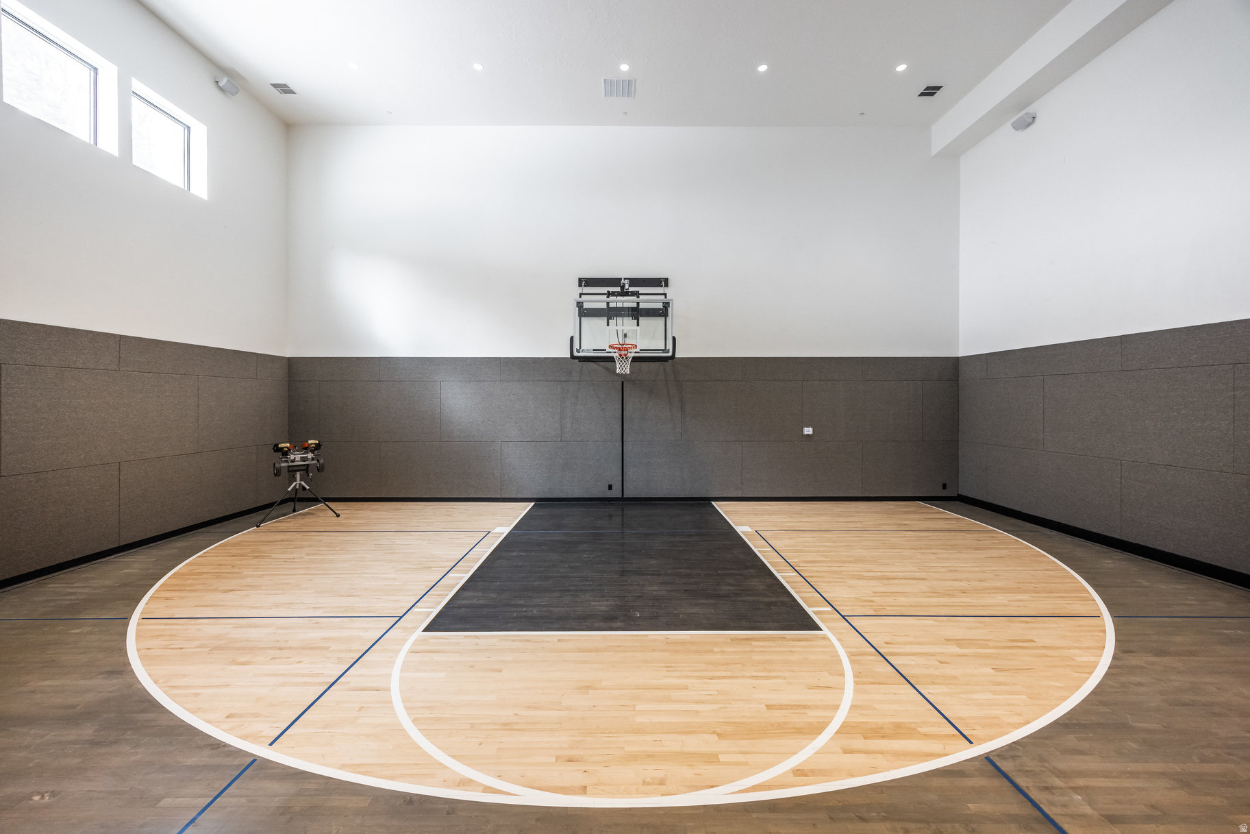 WOODLAND HILLS - Residential