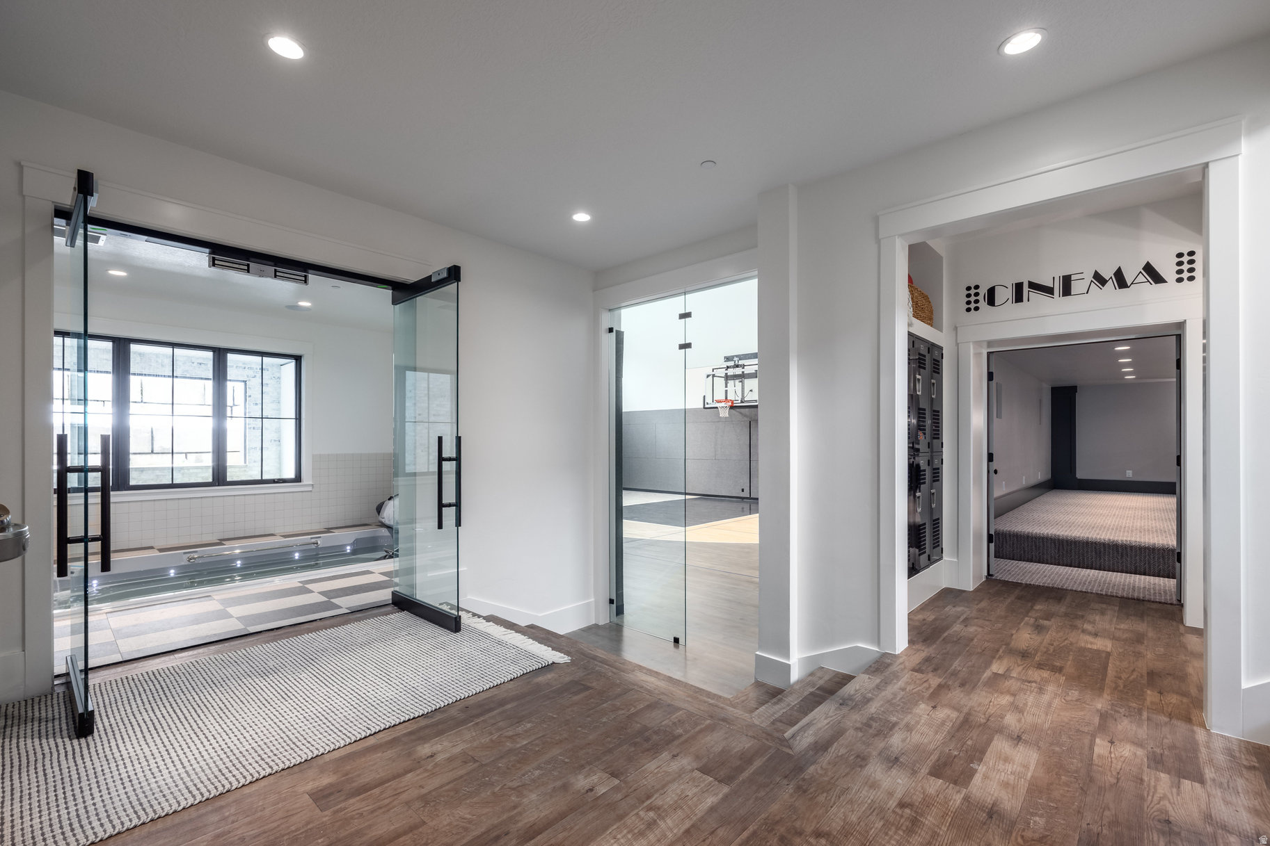 WOODLAND HILLS - Residential