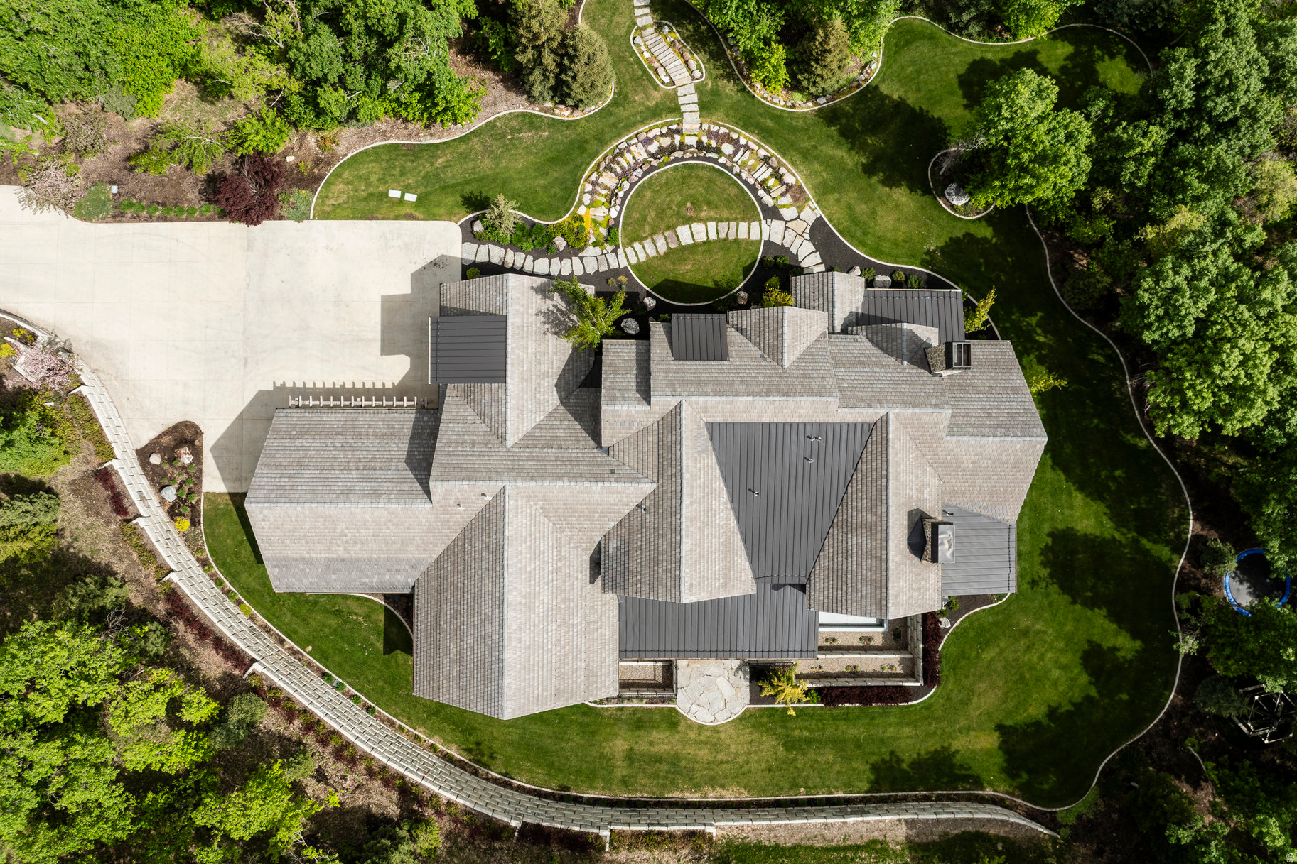 WOODLAND HILLS - Residential