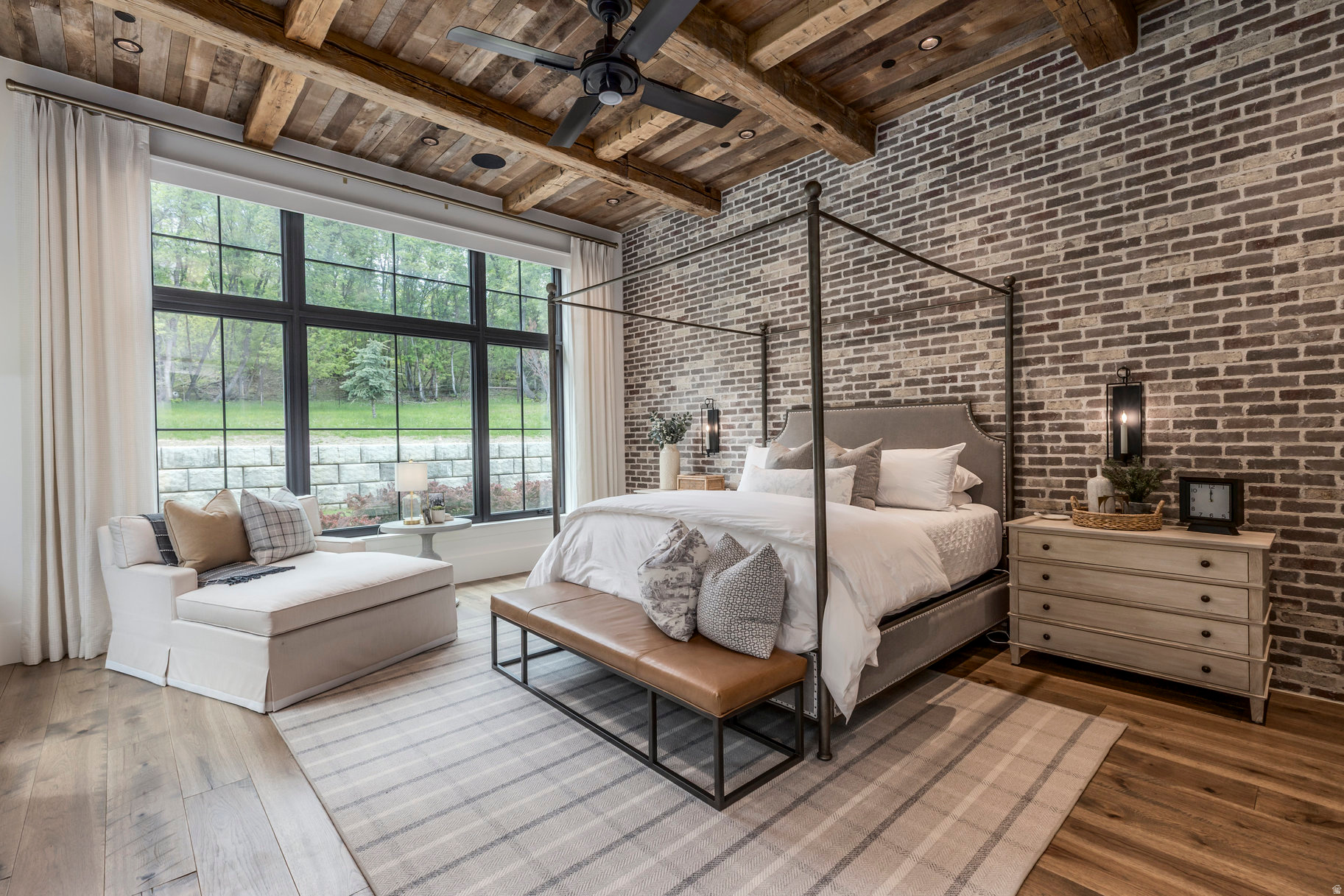 WOODLAND HILLS - Residential