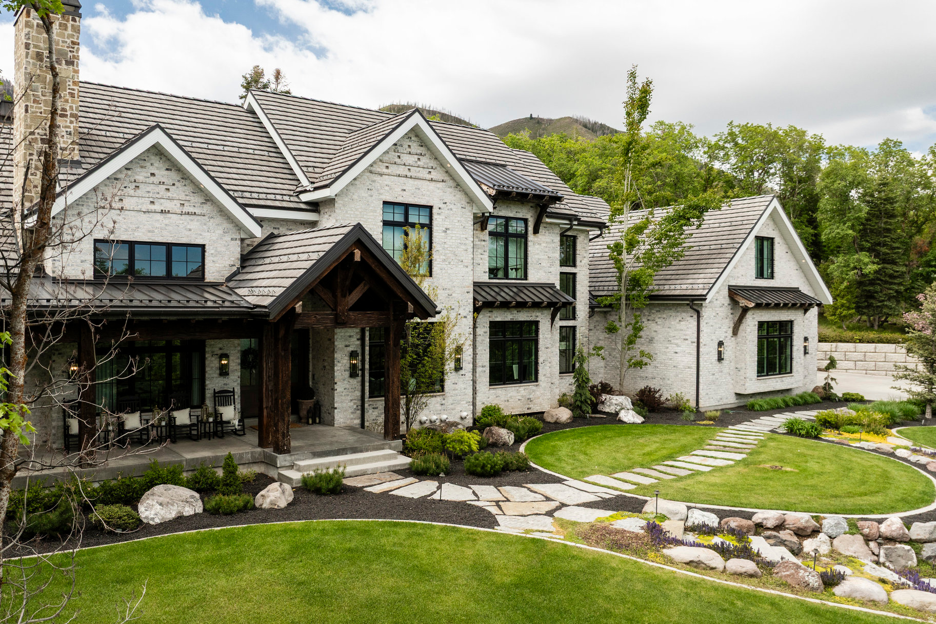 WOODLAND HILLS - Residential