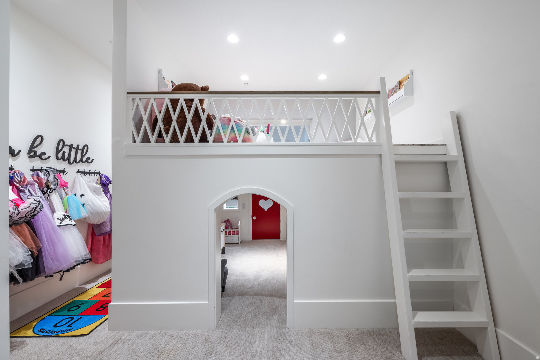 WOODLAND HILLS - Residential