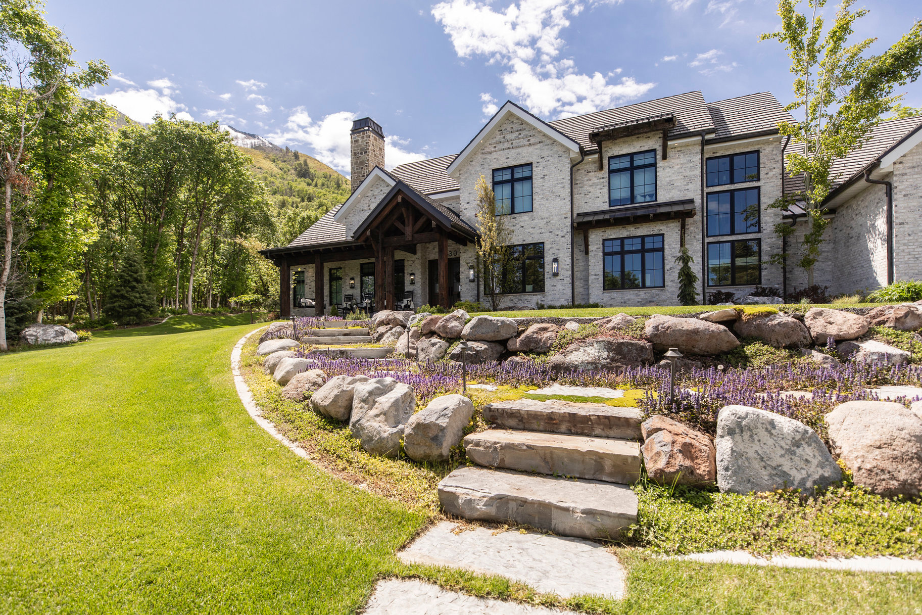 WOODLAND HILLS - Residential