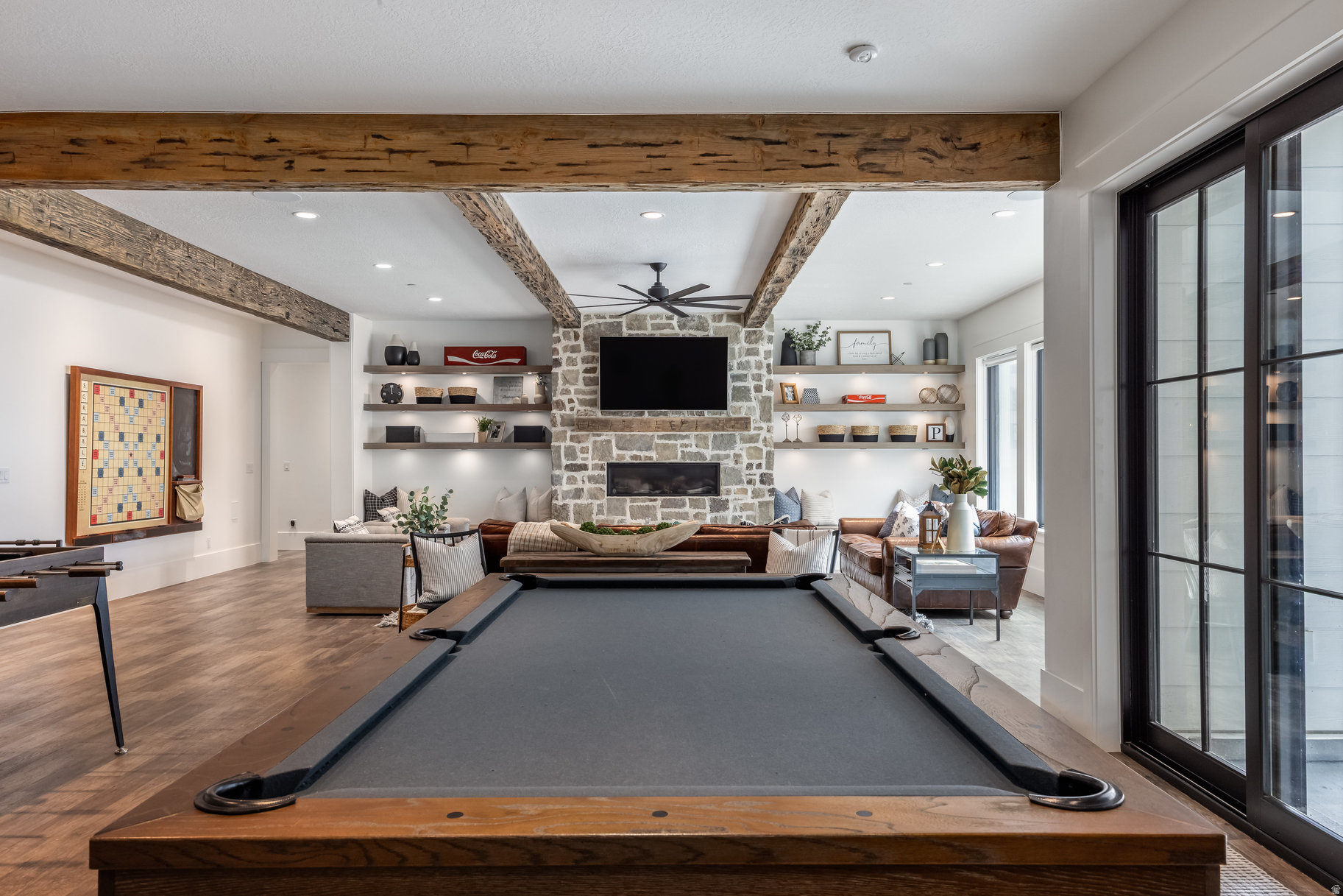 WOODLAND HILLS - Residential