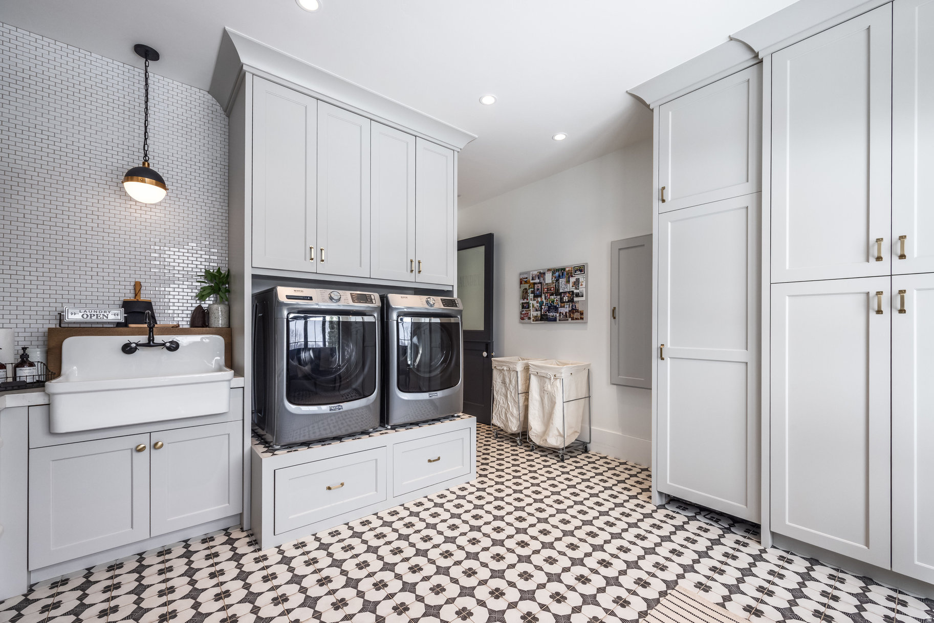 WOODLAND HILLS - Residential