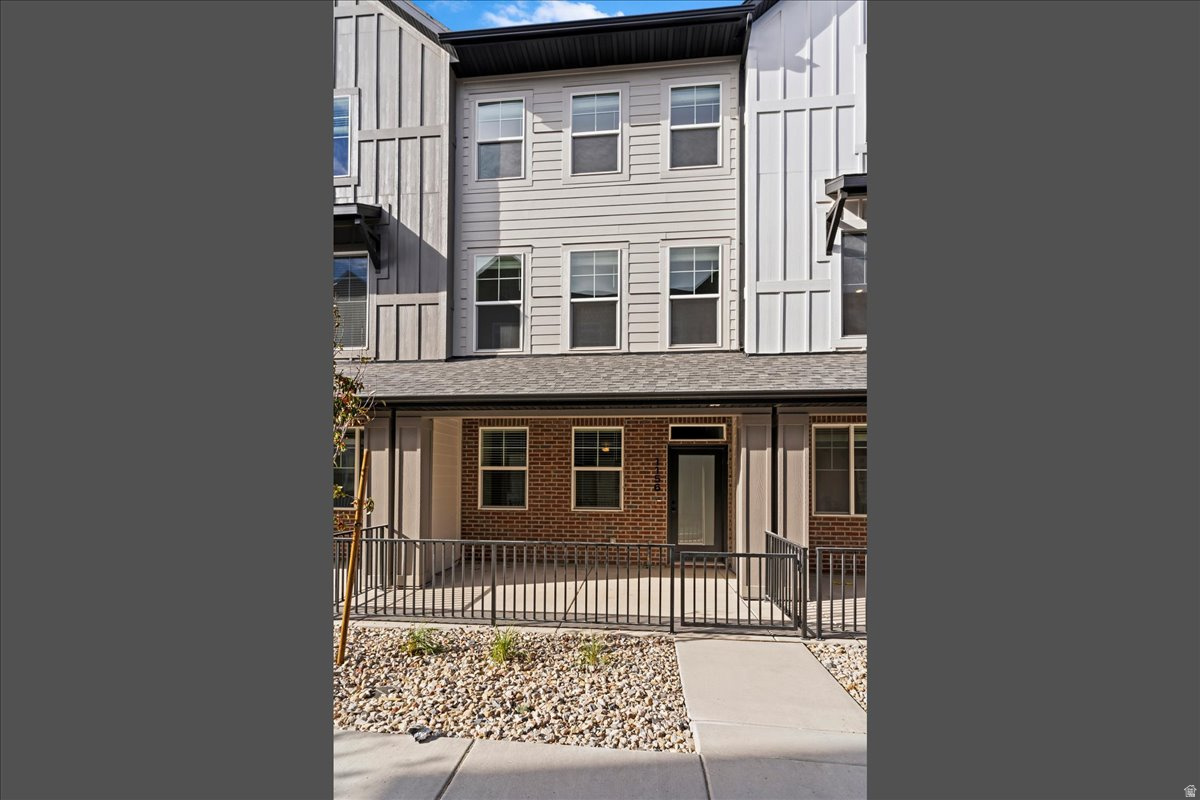 CLIFTON PLACE TOWNHOMES - Residential
