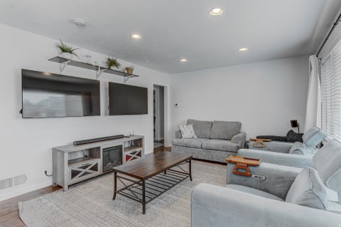 Tiny photo for 169 CRESTWOOD RD, Kaysville, UT 84037 (MLS # 2182548)