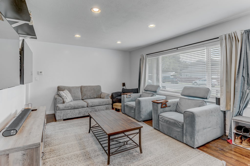 Photo of 169 CRESTWOOD RD, Kaysville, UT 84037 (MLS # 2182548)