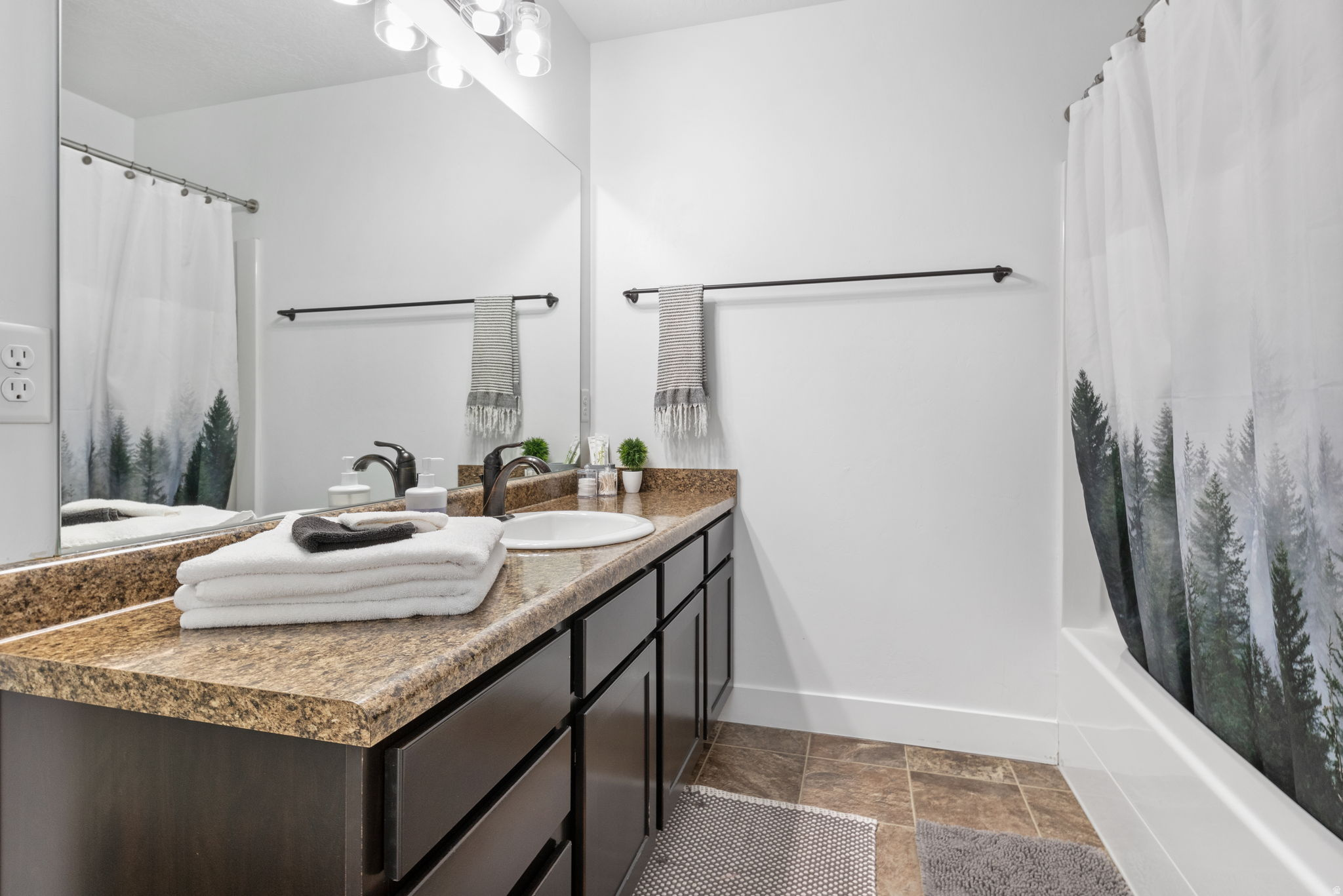 SPANISH TRAILS - Residential