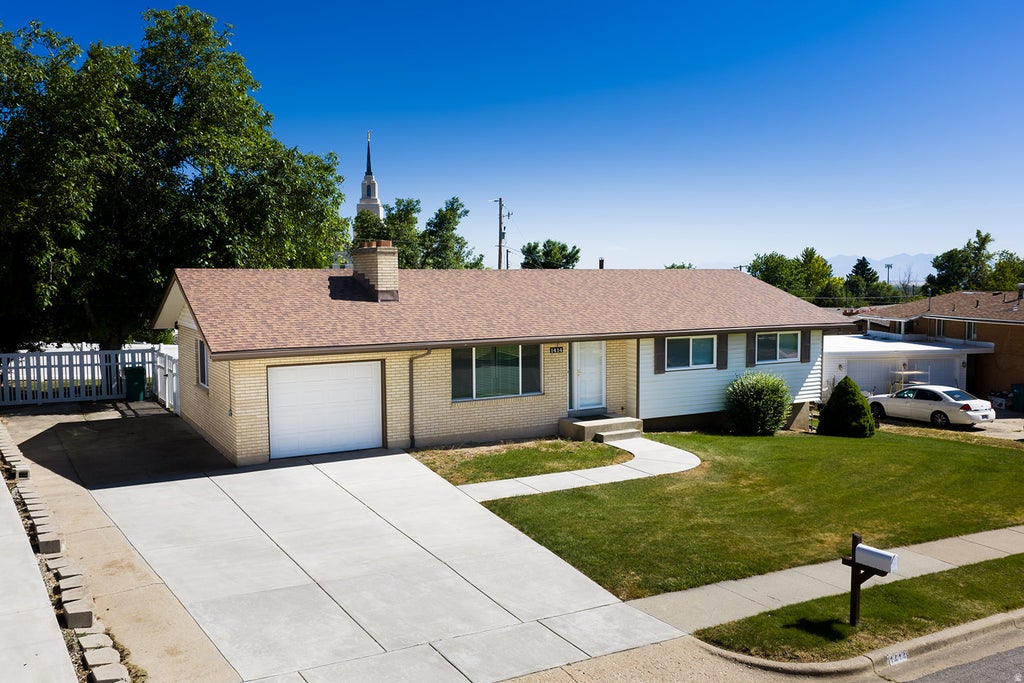 Photo of 1414 E 275 N, Layton, UT 84040 (MLS # 2163640)