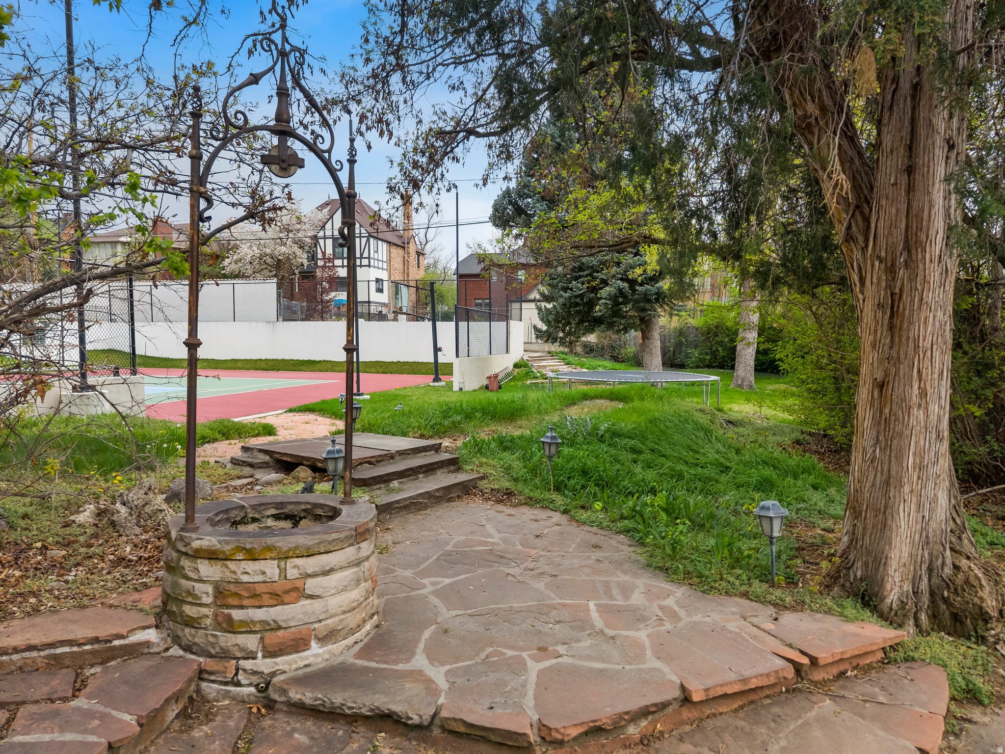 YALECREST - Residential